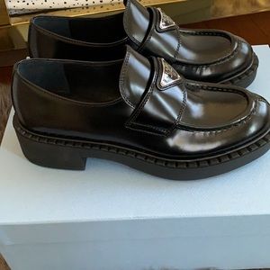 *** authentic Prada Loafers****
